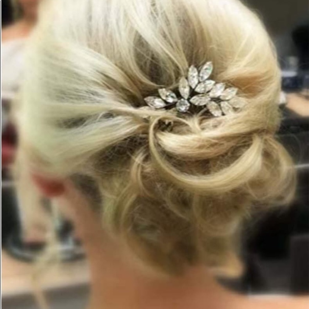 NEW Gorgeous crystal hair comb.